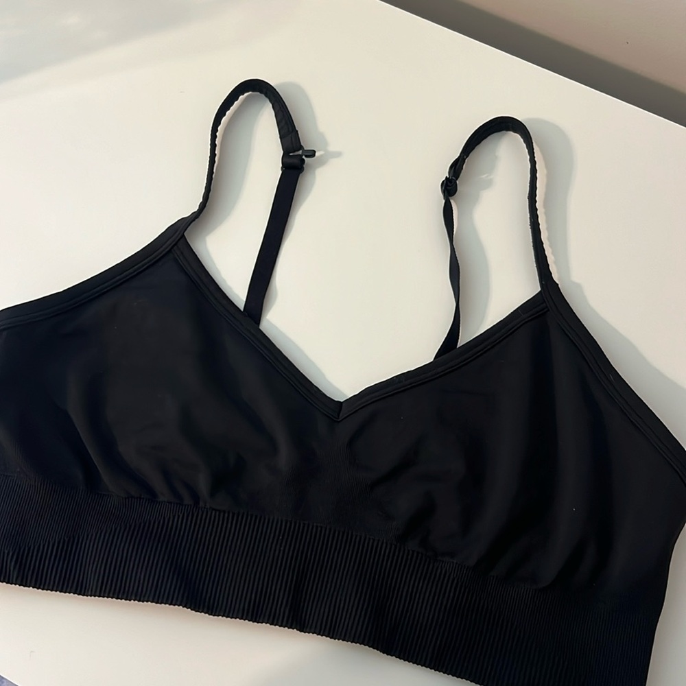 Lululemon women’s size 12 black sports bra adjustable straps